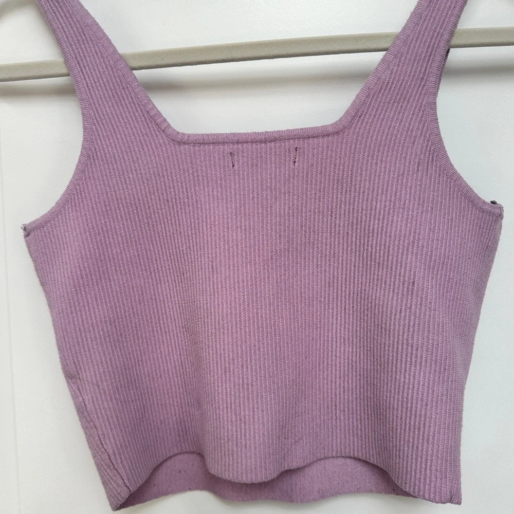 Kendall & Kylie Shrunken Ribbed Tank - Picture 2 of 4